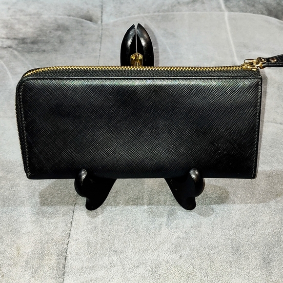 SALVATORE FERRAGAMO GANCIO BLACK SAFFIANO LEATHER ZIP AROUND LONG WALLET EUC - Picture 14 of 17